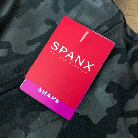 NEW Spanx Black Leather Camo Leggings Medium - Picture 2 of 4